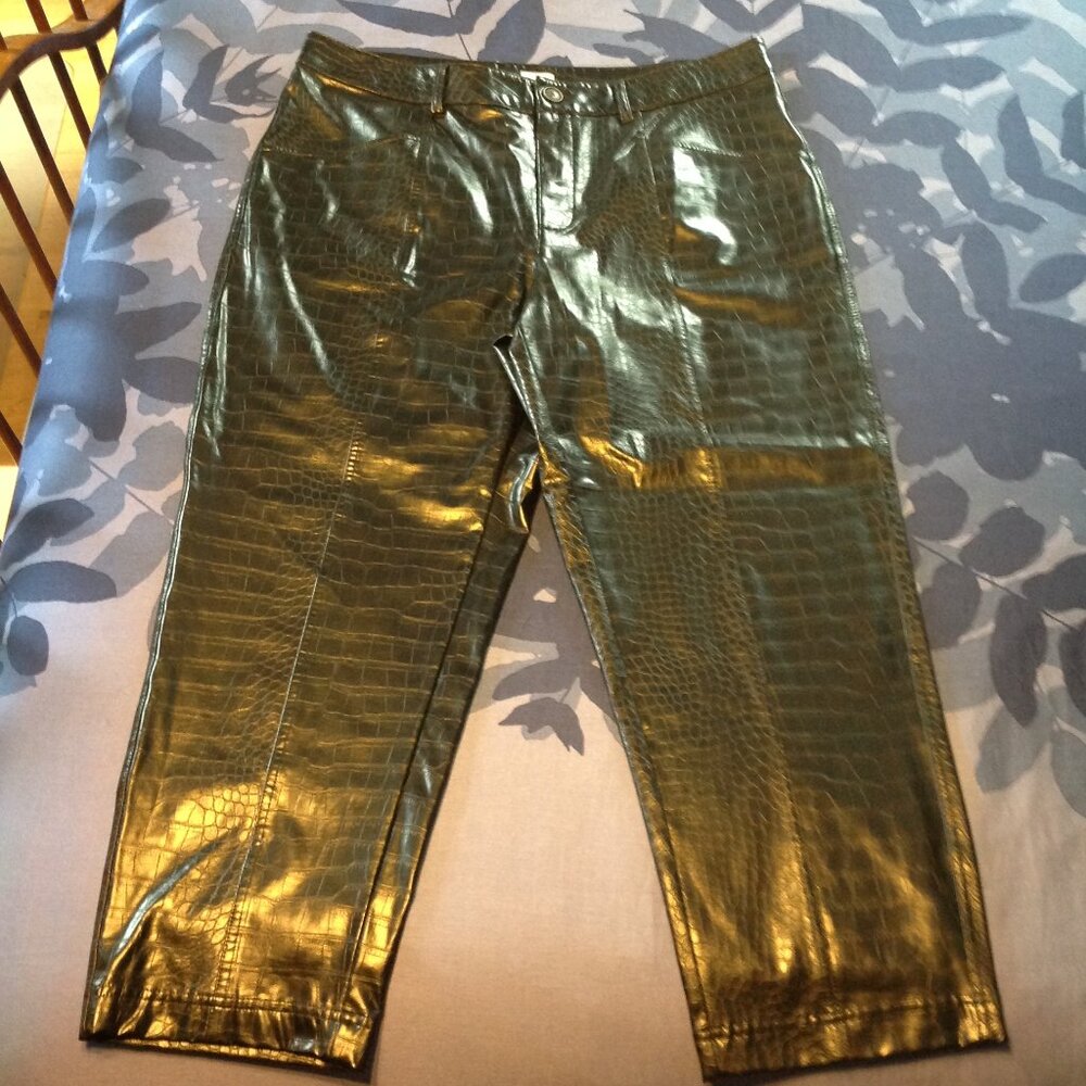 A New Day Faux Black Leather Croc Pattern Capri Pants 16